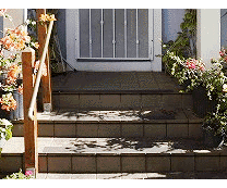 お庭づくりのアドバイス「玄関アプローチの洗浄」
